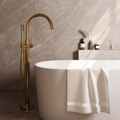 BRAUER Gold Carving Staande Badkraan - handdouche staaf 1 stand - 2 carving knoppen - inclusief inbouwdeel - PVD - geborsteld goud