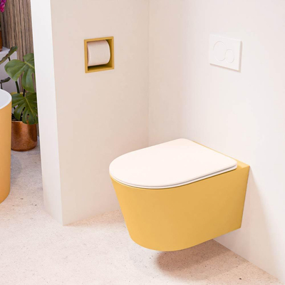 Mondiaz LAVIE hangtoilet – spoelrandloos – 36 x 53 cm – met softclose zitting – Ocher (geel), zitting Rosee (roze)