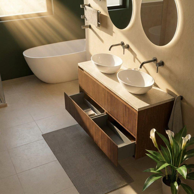 Saniclass Holz Atelier Ensemble de meubles de salle de bains - 140x45x63cm - Plan de toilette en pierre naturelle travertin - sans trou de robinetterie - 4 tiroirs - walnut pure mat (bois)