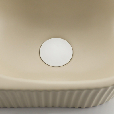 QeramiQ Fuente fonteinset – halfrond – 40x21.5x12 cm – keramiek beige – mat witte kraan – geribbeld