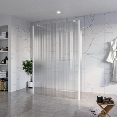 Fortifura Galeria Douche à l'italienne - 140x200cm - verre clair nervuré - anticalcaire - verre de sécurité 8mm - 2 parois latérales 30cm - avec bras muraux et profilés d'angle - Blanc mat