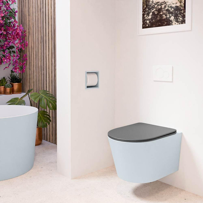 Mondiaz LAVIE hangtoilet – spoelrandloos – 36 x 53 cm – met softclose zitting – Clay (lichtblauw/grijs), zitting Dark grey (grijs)