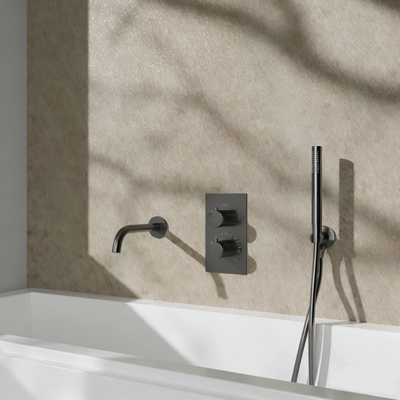 Fortifura Calvi Robinet de baignoire - bec 22cm à raccourcir - flexible - douchette stick - partie encastrable - support mural - Gunmetal