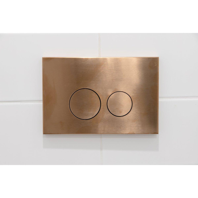 QeramiQ Dely Swirl Ensemble WC - 36,3 x 51,7 cm - Réservoir encastré Geberit UP320 - Abattant de 35 mm d’épaisseur - Plaque de commande en cuivre - Boutons ronds - beige