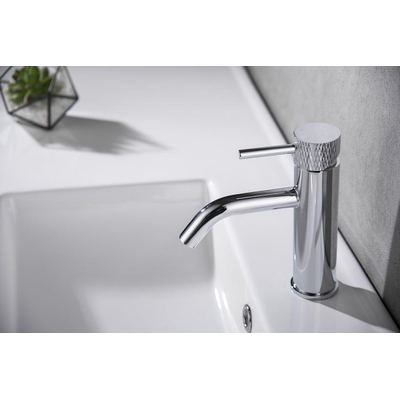 Wiesbaden Ribbd wastafelkraan met coldstart chroom