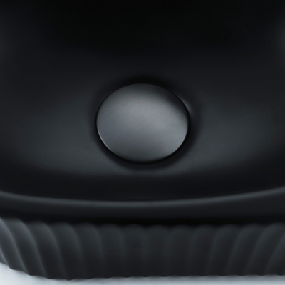 QeramiQ Fuente Fonteinset - 40x21.5x12cm - rechts - geribbeld - halfrond - 1 kraangat - keramiek - fonteinkraan gunmetal - afvoerplug - verlaagd sifon - zwart mat