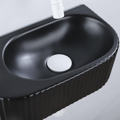 QeramiQ Fuente Fonteinset - 40x21.5x12cm - geribbeld - halfrond - keramiek - fonteinkraan wit mat - afvoerplug - verlaagd sifon - zwart mat