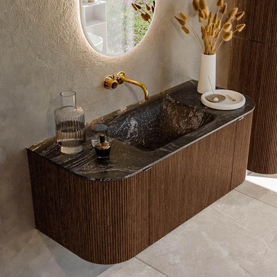MONDIAZ KURVE-DLUX 110cm badmeubel met module 25 Len R kleur Walnut met 1 lade en 2 deuren. Wastafel CLOUD midden zonder kraangat kleur Lava.