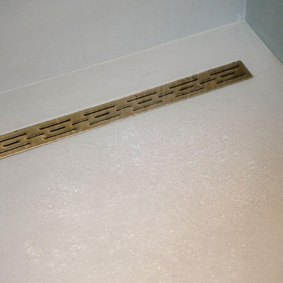 Wiesbaden Caniveau de douche avec bride et grille 70 x 7 cm laiton brossé PVD