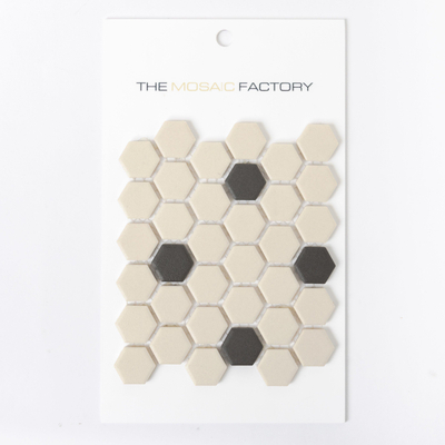 SAMPLE The Mosaic Factory London mozaiëktegel 2,3x2,3x0,6cm hexagon onverglaasd porselein vloertegel voor binnen en buiten vorstbestendig 18 stippen wit met zwart