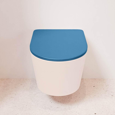Mondiaz LAVIE hangtoilet – spoelrandloos – 36 x 53 cm – met softclose zitting – Rosee (roze), zitting Jeans (blauw)