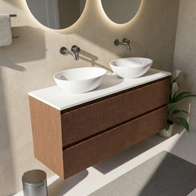 Saniclass Holz Atelier Ensemble de meubles de salle de bains - 140x45x62.5cm - Plan Torino en solid surface blanc - sans trou de robinetterie - 4 tiroirs - walnut pure mat (bois)