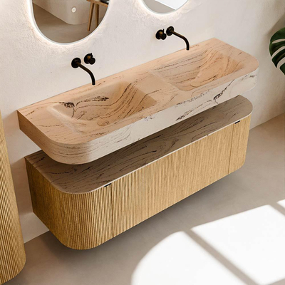 MONDIAZ THOR-DLUX 140cm badmeubel ronding links + rechts kleur Oak met 1 lade en 2 deuren. Vrijhangende wastafel CLOUD Dubbel zonder kraangat kleur Arena.