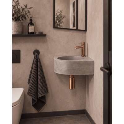 Fortifura Fuente hoekfonteinset – 31.5x31.5x10 cm – beton grijs – koperen kraan