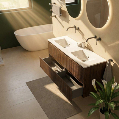 Saniclass Holz Atelier Ensemble meuble de salle de bains - 140x45x62cm - lavabo Vygo en céramique blanc - 2 vasques - sans trous de robinetterie - 4 tiroirs - chêne charcoal brillant (bois)