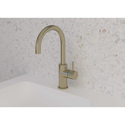 MAY Stilo Mitigeur de lavabo monotrou sur plage avec bec pivotant Or brossé mat PVD