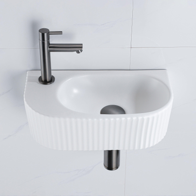QeramiQ Fuente fonteinset – 40x21.5x12 cm – keramiek wit mat – kraangat links – kraan gunmetal – geribbeld