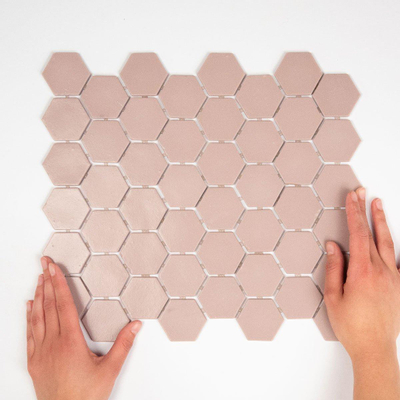 La mosaïque Mosaic Factory Valencia - 27,6x32,9cm - carrelage mural et de sol - Hexagone/Hexagone - Verre recyclé Rose Mat Mat