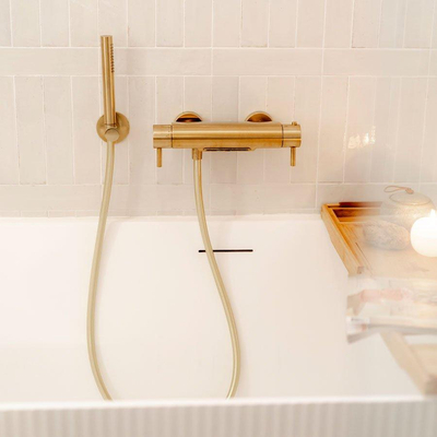 Hotbath Buddy thermostatische badmengkraan met cascade uitloop geborsteld messing PVD