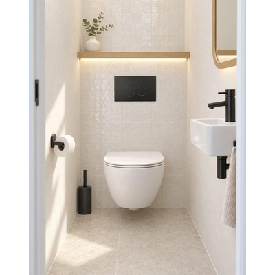 QeramiQ Dely Swirl Compact Toiletset - inbouwreservoir Geberit UP320 - met Burda frame - slim zitting - kunststof bedieningsplaat mat zwart - ronde knoppen - mat wit