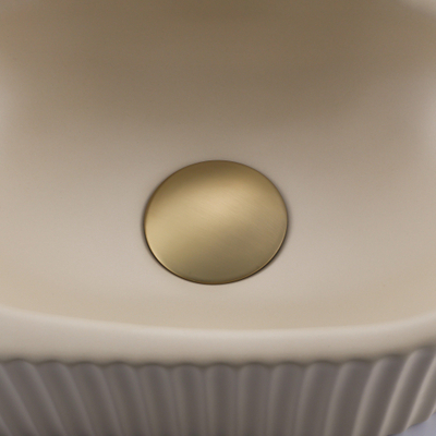 QeramiQ Fuente Fonteinset - 40x21.5x12cm - links - geribbeld - halfrond - 1 kraangat - keramiek - fonteinkraan geborsteld messing - afvoerplug - verlaagd sifon - beige