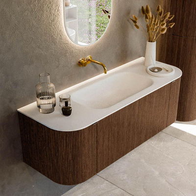 MONDIAZ KURVE 130cm badmeubel met module 25 Len R kleur Walnut met 1 lade en 2 deuren. Wastafel BIG SMALL midden zonder kraangat Talc.