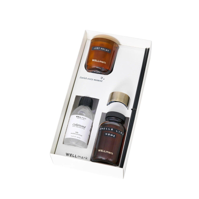 Wellmark coffret cadeau bâtonnets parfumés en bougie - cèdre - ambre - 220 g - 200 ml - texte : just relax en smells like home