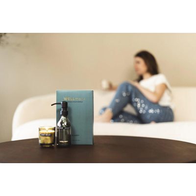 Wellmark Discover coffret cadeau - savon pour les mains et bougie parfumée - dark amber - verre noir fumé