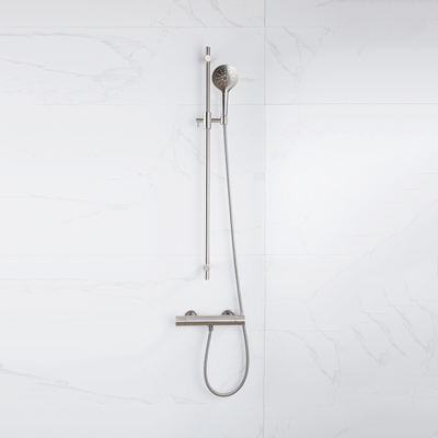 FortiFura Calvi Ensemble de douche barre curseur avec douchette ronde, flexible en métal et robinet de douche Inox brossé PVD