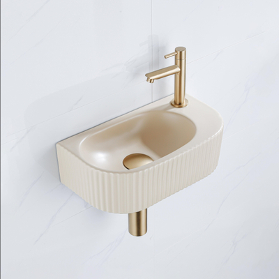 QeramiQ Fuente Fonteinset - 40x21.5x12cm - rechts - geribbeld - halfrond - 1 kraangat - keramiek - fonteinkraan geborsteld messing - afvoerplug - verlaagd sifon - beige