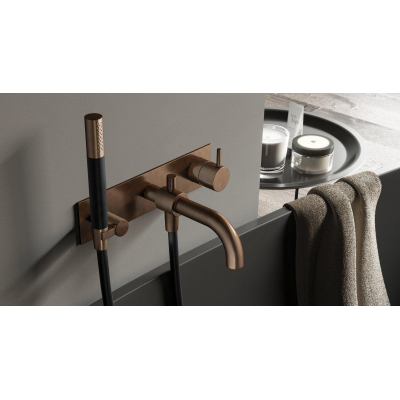 Hotbath Cobber pièce de finition robinet encastré douche et mélangeur baignoire avec dispositif de commutation automatique, flexible de douche et douchette à main en laiton vieilli.