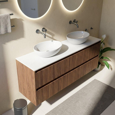 Saniclass Holz Atelier Ensemble de meubles de salle de bains - 160x45x62.5cm - plan de toilette Torino en solid surface blanc - sans trou de robinetterie - 4 tiroirs - walnut pure mat (bois)