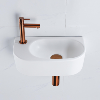 QeramiQ Fuente fonteinset – 40x21.5x12 cm – keramiek wit mat – kraangat links – geborsteld koperen kraan