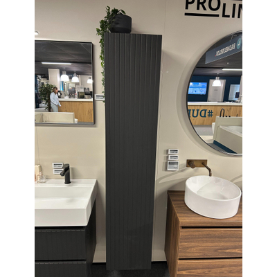 Proline Hoge kast 1 deur gefreesd push 2 open inclusief 4 glazen planchettes 35x35x169cm Charcoal oak SHOWROOMMODEL