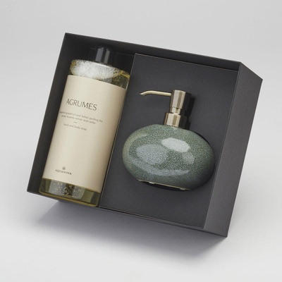 Aquanova Geschenkdoos - Ugo zeepdispenser - Forest (legergroen) en Paris navulling vloeibare zeep - Agrumes