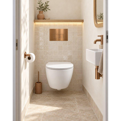 QeramiQ Dely Swirl Compact Toiletset - inbouwreservoir Geberit UP320 - met Burda frame - slim zitting - metalen bedieningsplaat koper - rechthoekige knoppen - mat wit