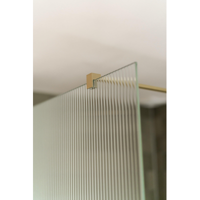 Fortifura Galeria Vrijstaande Inloopdouche - 140x200cm - helder geribbeld - antikalk - 8mm veiligheidsglas - wandsteunen - PVD - geborsteld messing (goud)