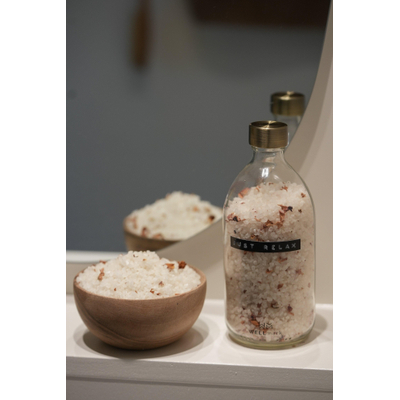 Wellmark Badzout helder glas messing dop 500ml Rozen tekst JUST RELAX Black label SHOWROOMMODEL
