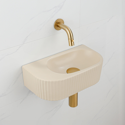 QeramiQ Fuente fonteinset – halfrond – 40x21.5x12 cm – keramiek beige – geborsteld gouden kraan – geribbeld