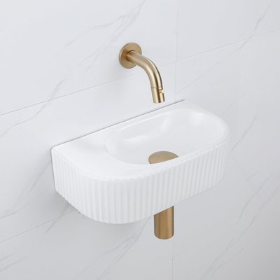 QeramiQ Fuente Fonteinset - 40x21.5x12cm - geribbeld - halfrond - keramiek - fonteinkraan geborsteld messing - afvoerplug - verlaagd sifon - wit glans