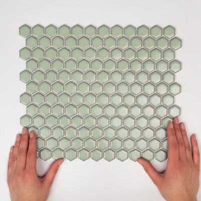 The Mosaic Factory Barcelona mozaïektegel - 26x30cm - wandtegel - Zeshoek/Hexagon - Porselein Soft Green with Edge Glans