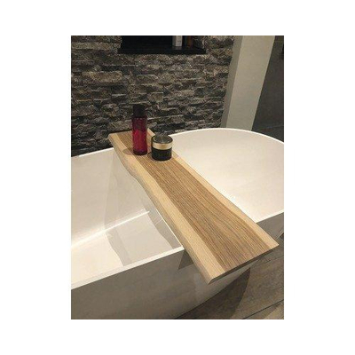 Un pont de baignoire en bois pour vos accessoires de salle de bains