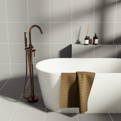 Fortifura Calvi Robinet de baignoire autoportant - 113cm - ensemble de douchette à main - Cuivre brossé PVD (Cuivre)