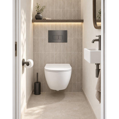 QeramiQ Dely Swirl Compact Toiletset - inbouwreservoir Geberit UP320 - met Burda frame - slim zitting - metalen bedieningsplaat gunmetal - rechthoekige knoppen - mat wit