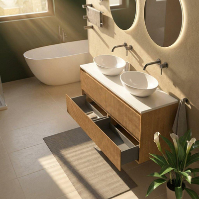 Saniclass Holz Atelier Ensemble de meubles de salle de bains - 140x45x62.5cm - plan de toilette Torino en solid surface blanc - sans trou de robinet - 4 tiroirs - chêne natural mat (bois)