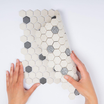 The Mosaic Factory London mozaïektegel - 26x30cm - wand en vloertegel - Zeshoek/Hexagon - Porselein White + Black Mat