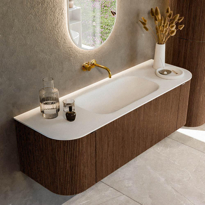 MONDIAZ KURVE 140cm badmeubel met module 25 Len R kleur Walnut met 1 lade en 2 deuren. Wastafel BIG SMALL midden zonder kraangat Talc.