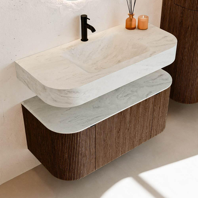 MONDIAZ THOR-DLUX 100cm badmeubel ronding links + rechts kleur Walnut met 1 lade en 2 deuren. Vrijhangende wastafel CLOUD Midden 1 kraangat kleur Opalo.