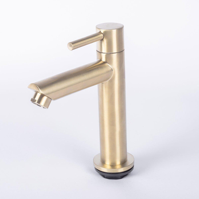 Fortifura Calvi Fonteinkraanset - staande fonteinkraan - laag - always open plug - design - sifon - PVD - geborsteld messing (goud)