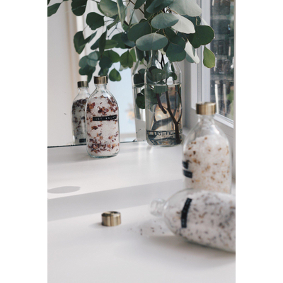 Wellmark Badzout helder glas messing dop 500ml Rozen tekst JUST RELAX Black label SHOWROOMMODEL